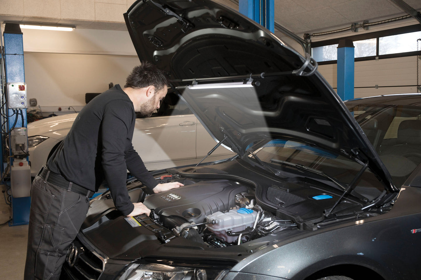 ScanGrip Bonnet / Interior 1m Cube Light C+R - NEW