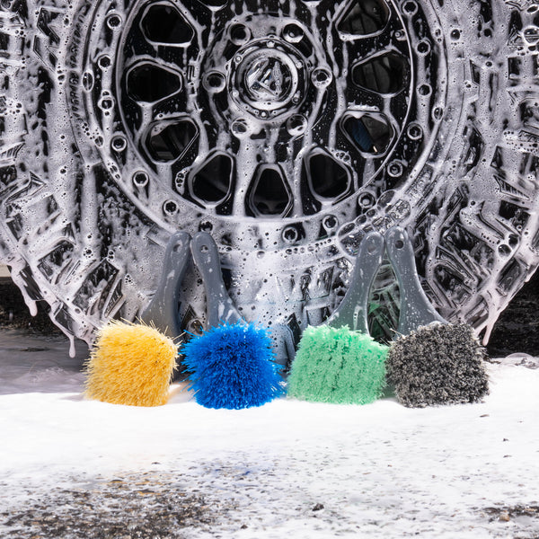 Chemical Guys Signature Series Wheel Cleaner & Big Blue Stiffy Brush Kit